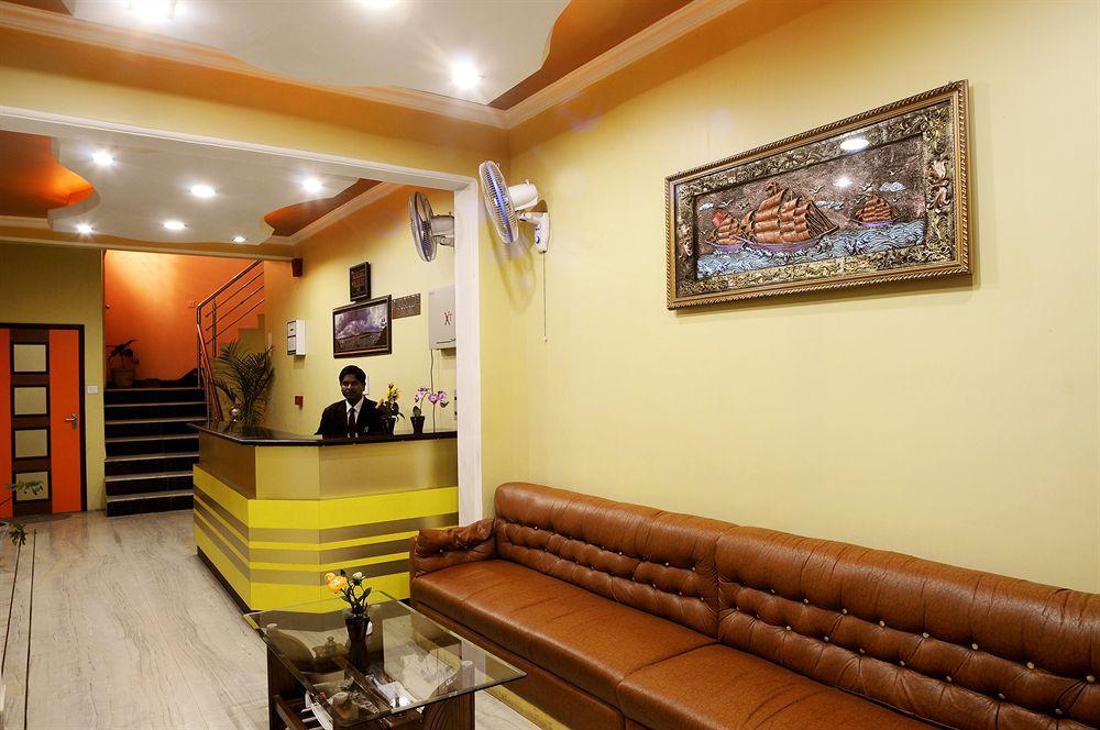 Fabexpress Alpine Hotel Agra  Exterior foto