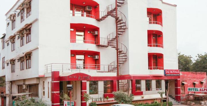 Fabexpress Alpine Hotel Agra  Exterior foto