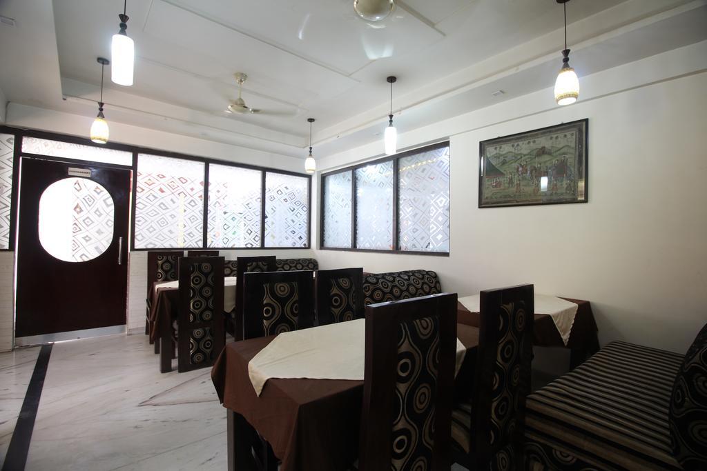 Fabexpress Alpine Hotel Agra  Exterior foto