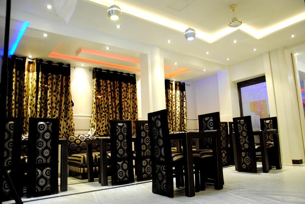 Fabexpress Alpine Hotel Agra  Exterior foto
