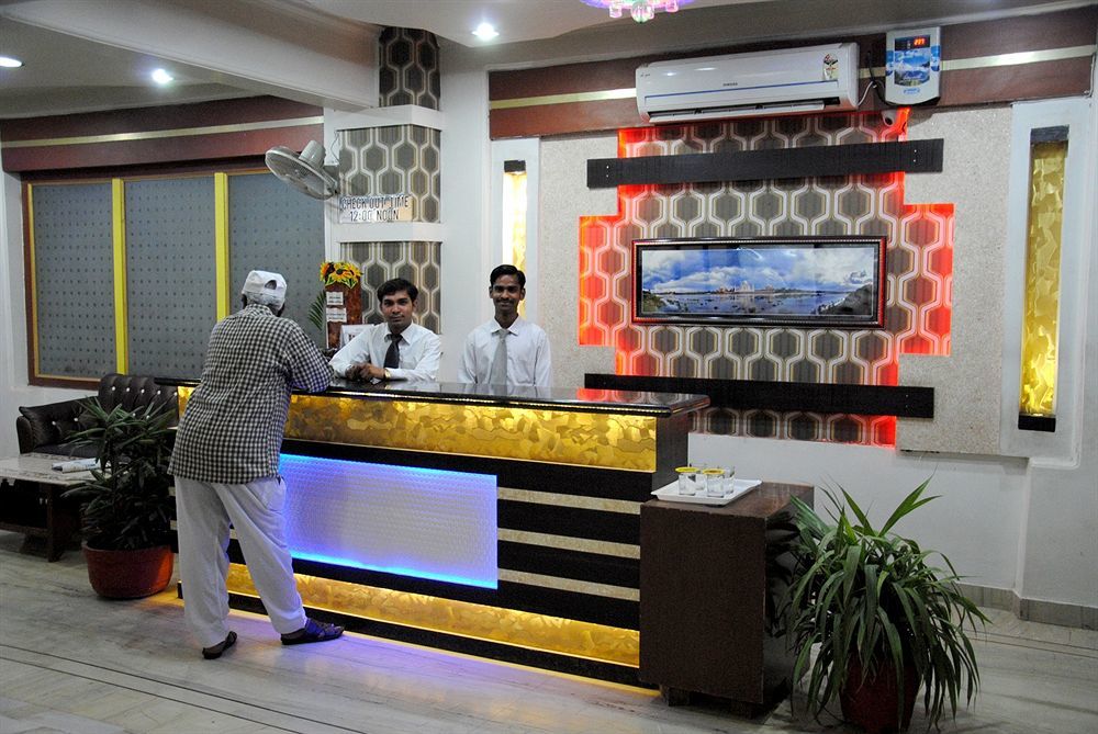 Fabexpress Alpine Hotel Agra  Exterior foto