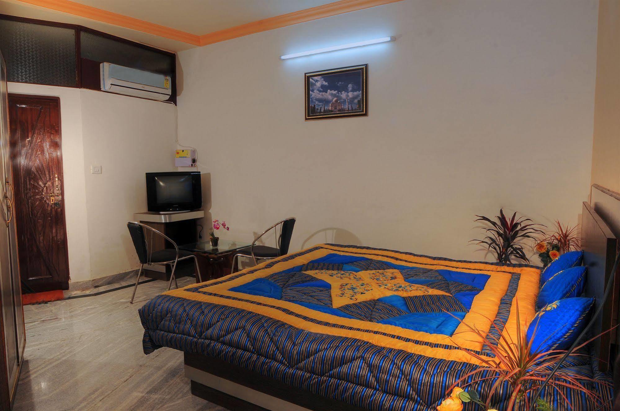 Fabexpress Alpine Hotel Agra  Exterior foto