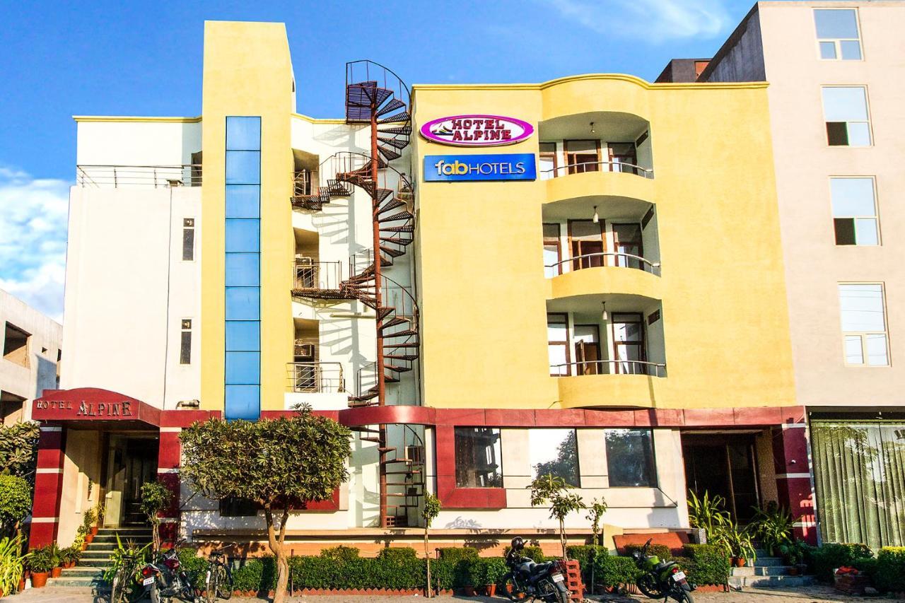 Fabexpress Alpine Hotel Agra  Exterior foto